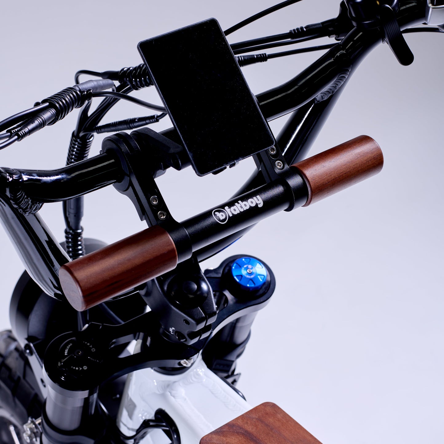Fatboy Grom wooden handlebars detail view