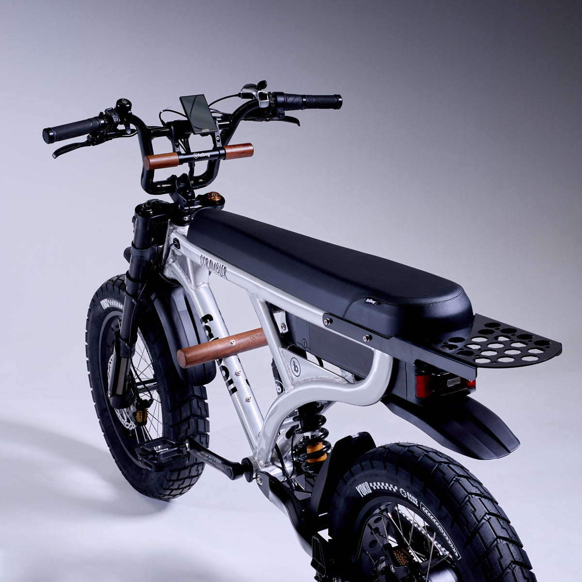 Fatboy Long Seat Grom Set V3 with child seated up front and adult behind
