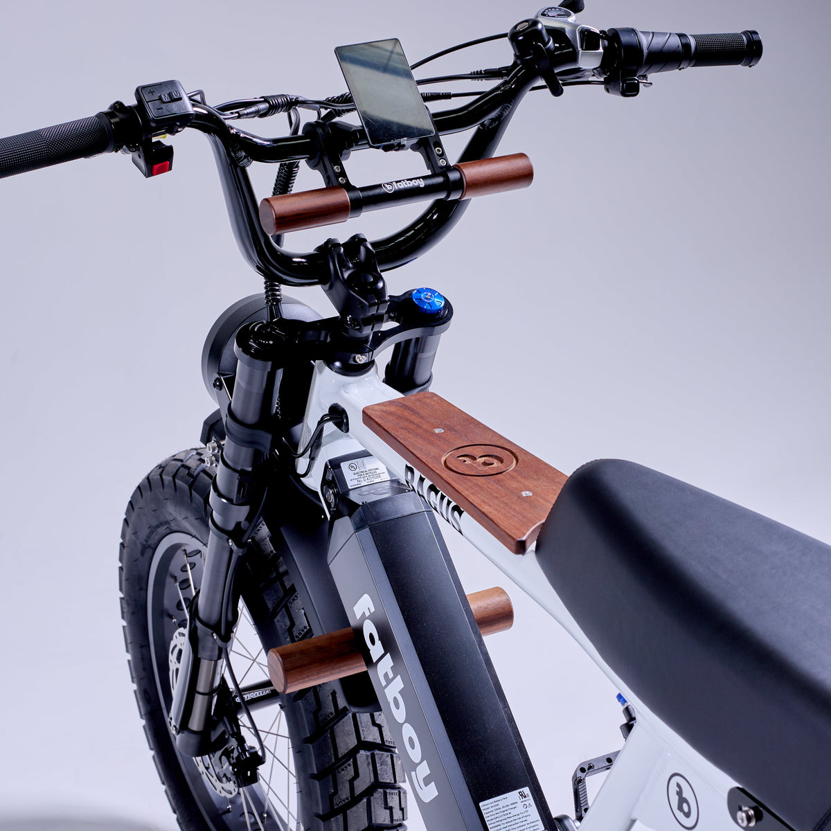 Fatboy Grom Seat Set Bagus V2 walnut foot peg detail