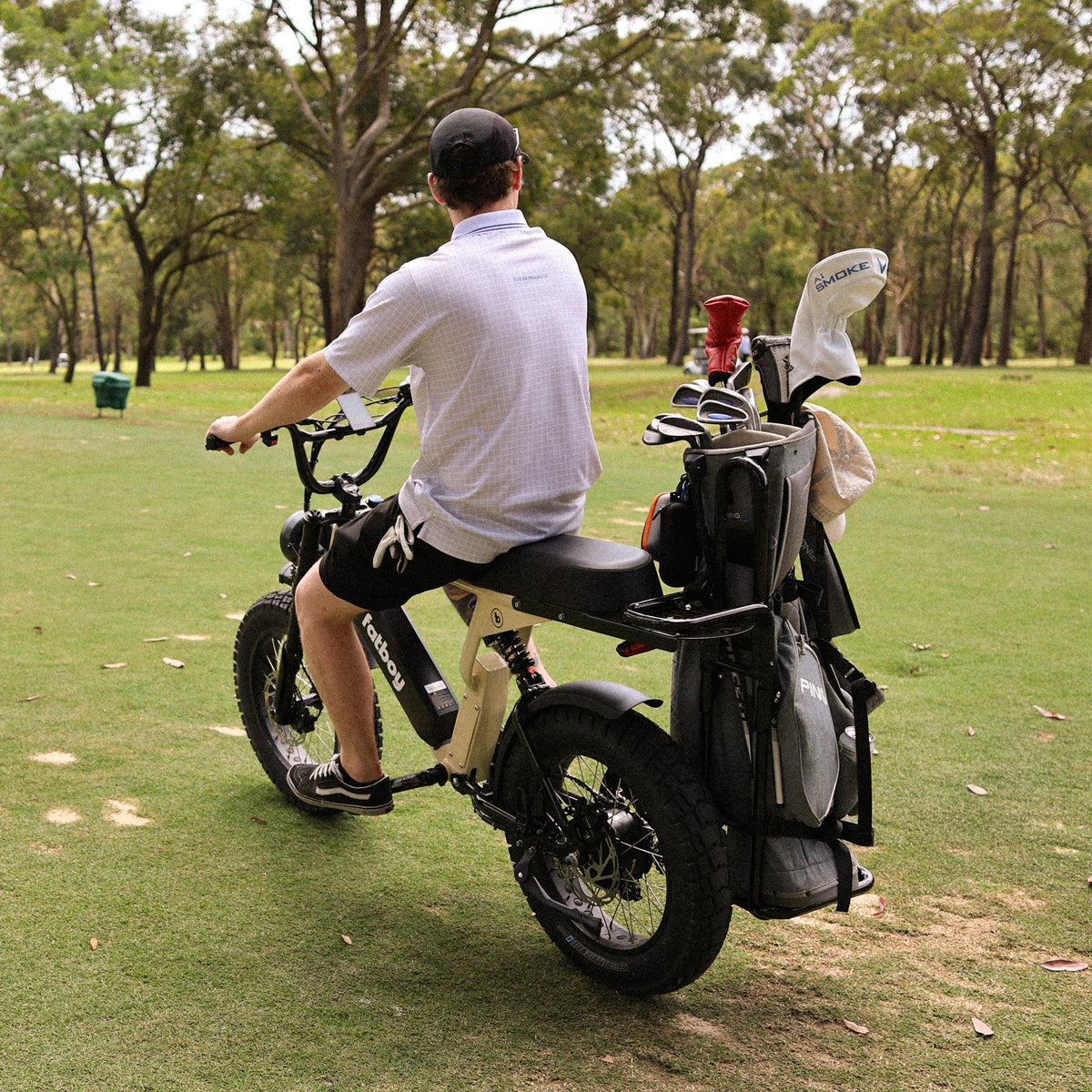 Fatboy golf club carrier lifestyle photo at the golf course