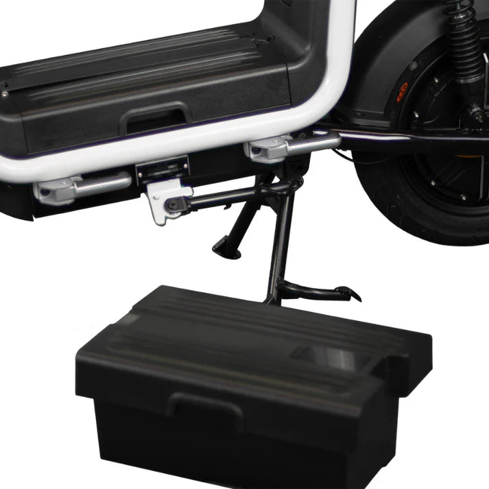 Benzina Zero Duo+ Electric Moped – view 4 | Grace & Pace Electric Bikes