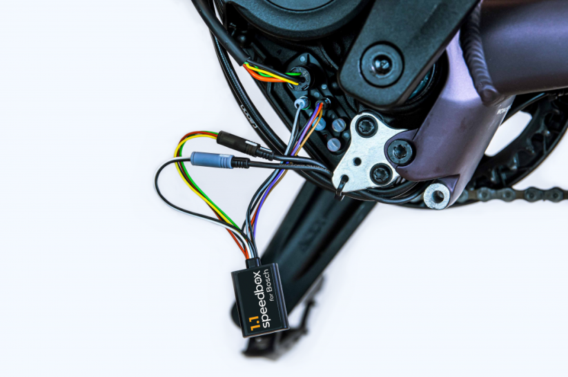 SpeedBox 1.1 chip installed in a Bosch Smart System e-bike motor