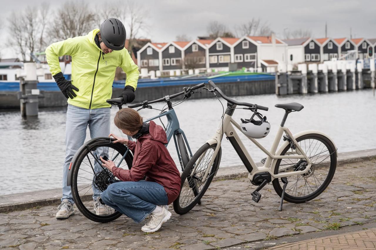 BBB BarBank electric mini pump in use inflating a tyre