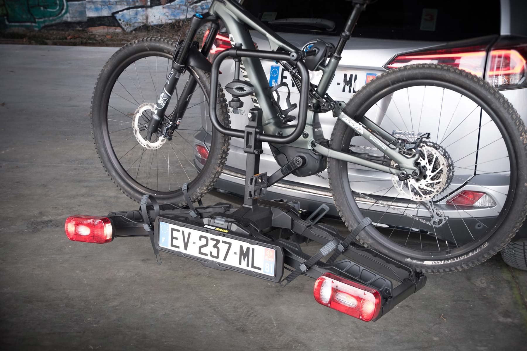 Buzzrack Scorpion Lite 2 loaded with two e-bikes on vehicle