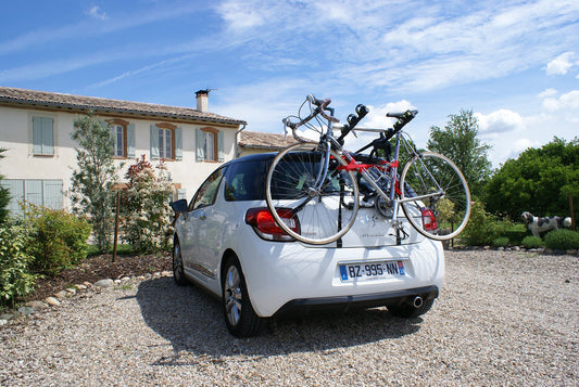 Buzzrack Beetle 3 fitted to car with bikes loaded