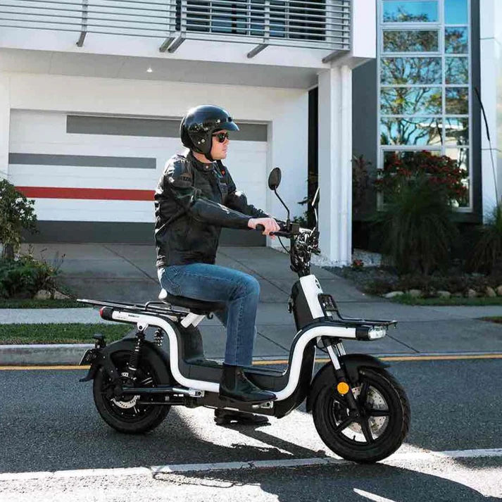 Benzina Zero Duo+ Electric Moped – view 10 | Grace & Pace Electric Bikes