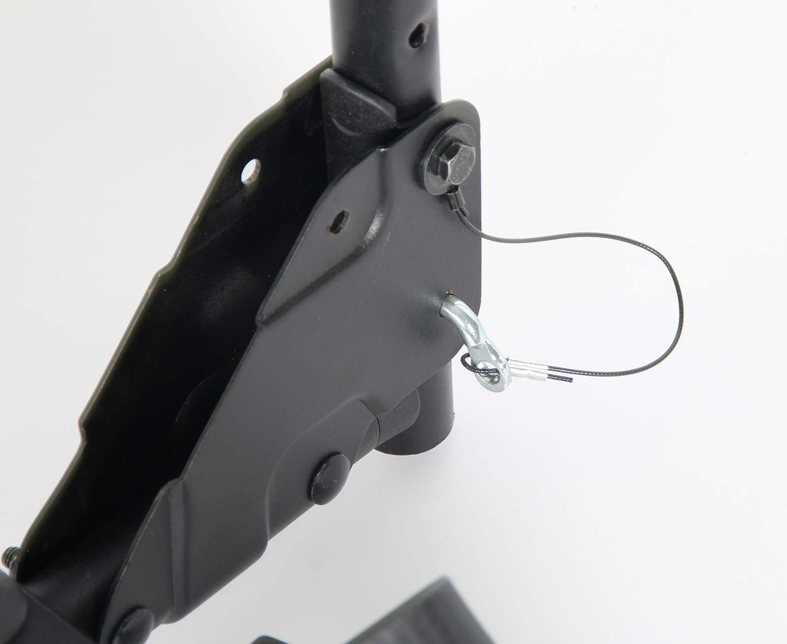 Buzzrack Pilot 4X4 wheel tray and ratchet strap detail