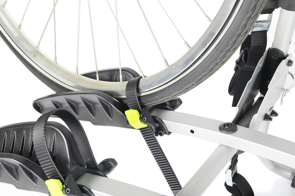 Buzzrack Pilot wheel tray and ratchet strap detail