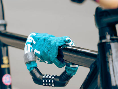 Ulac Street Fighter Teal chain lock detail