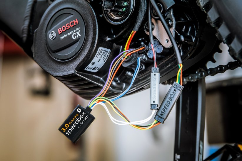 SpeedBox 3.0 B.Tuning chip installed in a Bosch e-bike motor