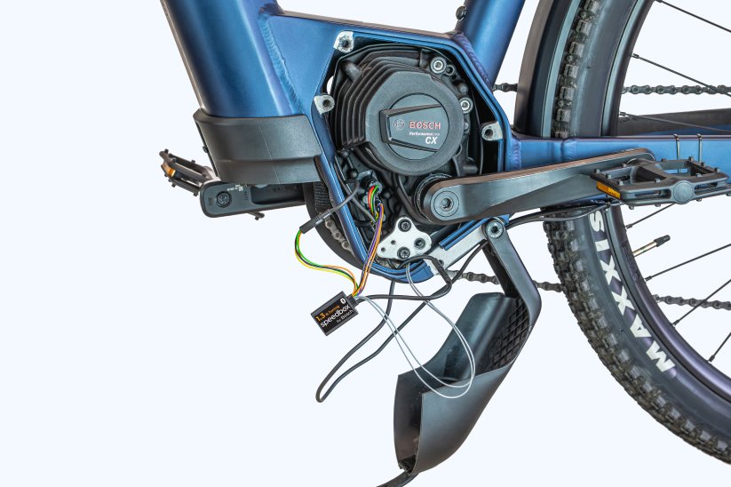 SpeedBox 1.3 B.Tuning chip installed in a Bosch Smart System motor