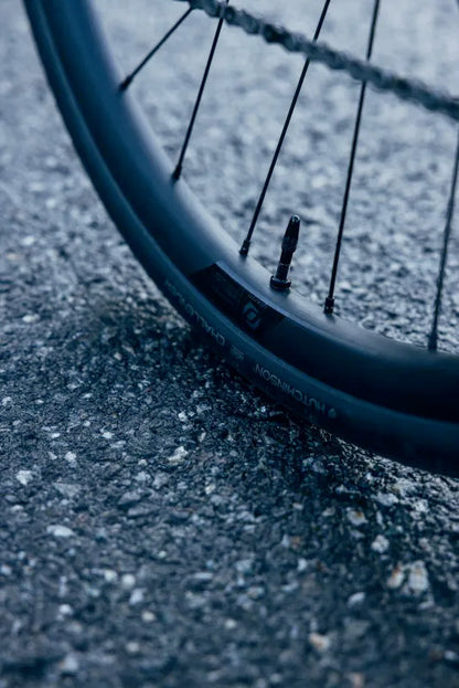 Hutchinson Challenger tyre on a road bike