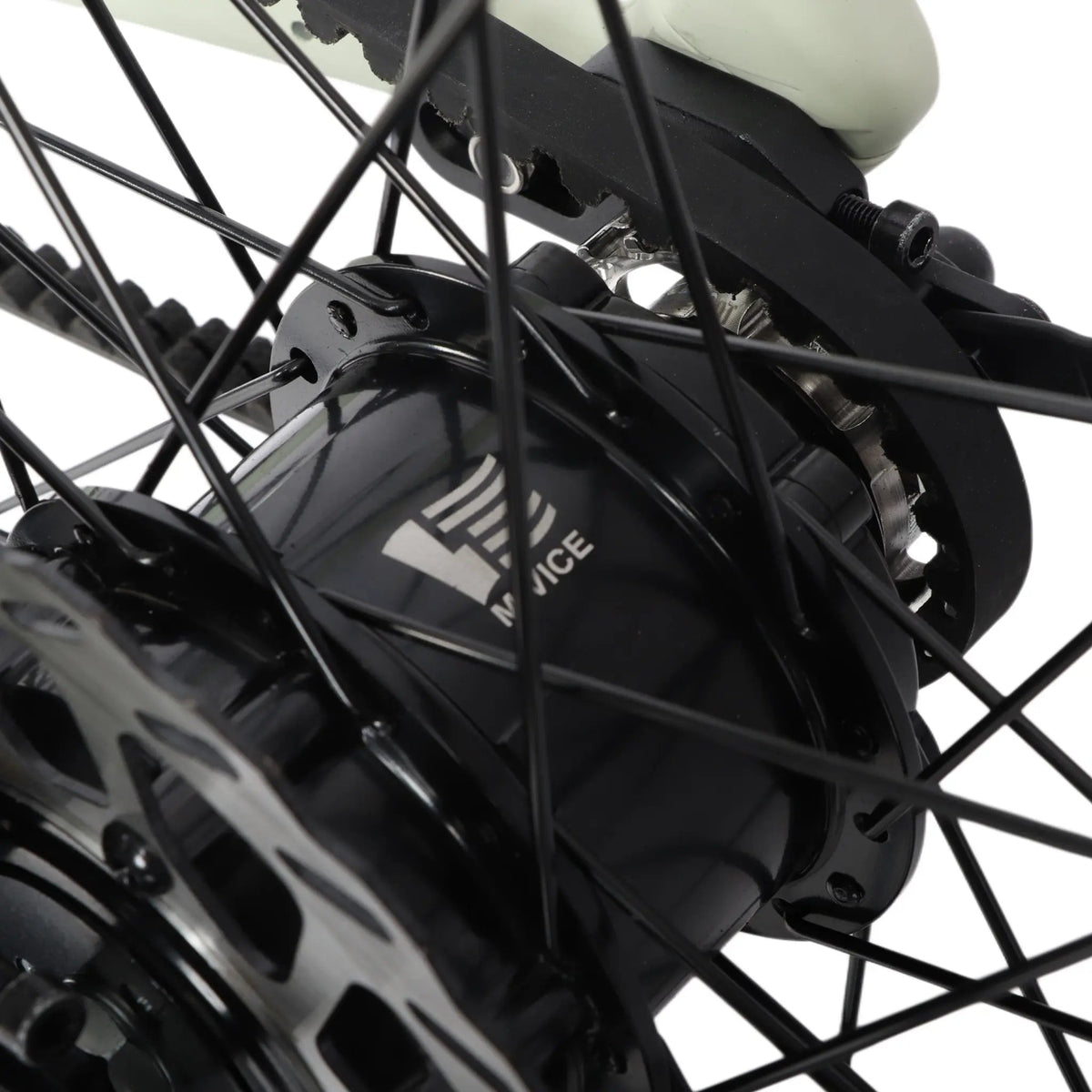 Ridewave Glide low-step e-bike mint, rear wheel, drivetrain and hub motor detail